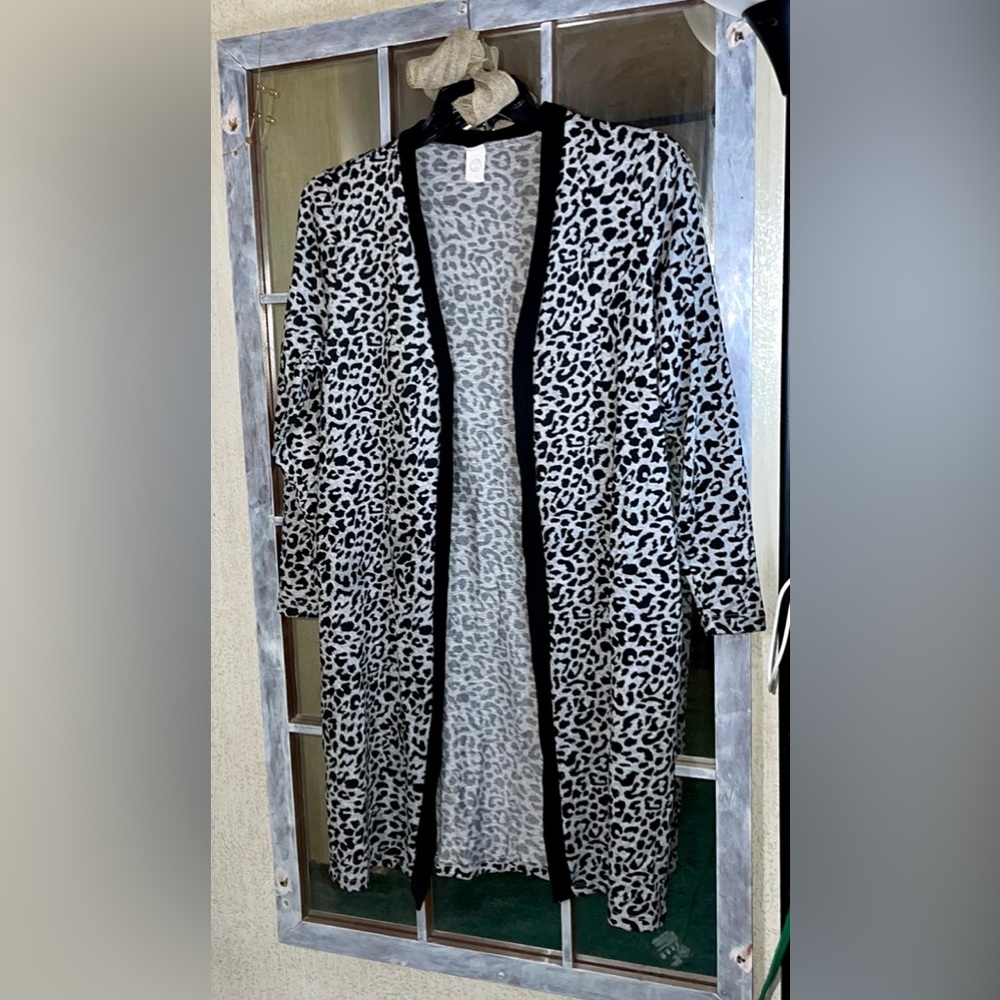 Leopard Print Cardigan - Picture 2 of 6